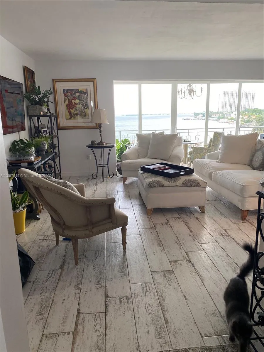 11111 Biscayne Blvd # 5D, Miami FL 33181