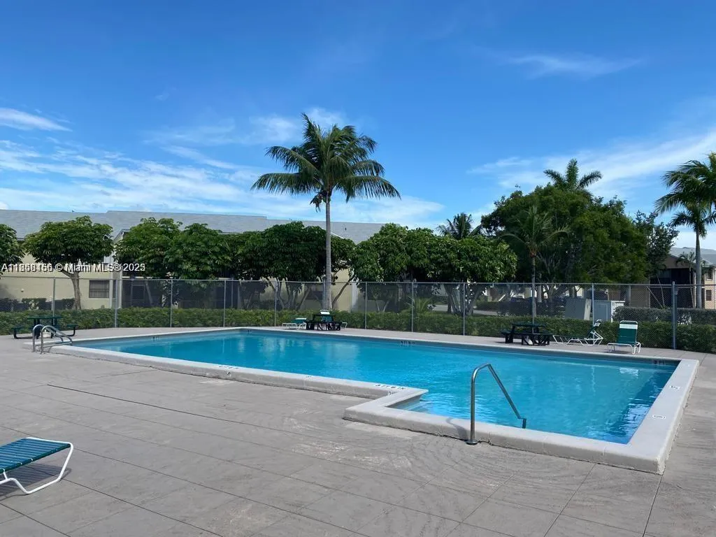 889 Hamilton Dr # 889I, Homestead FL 33034