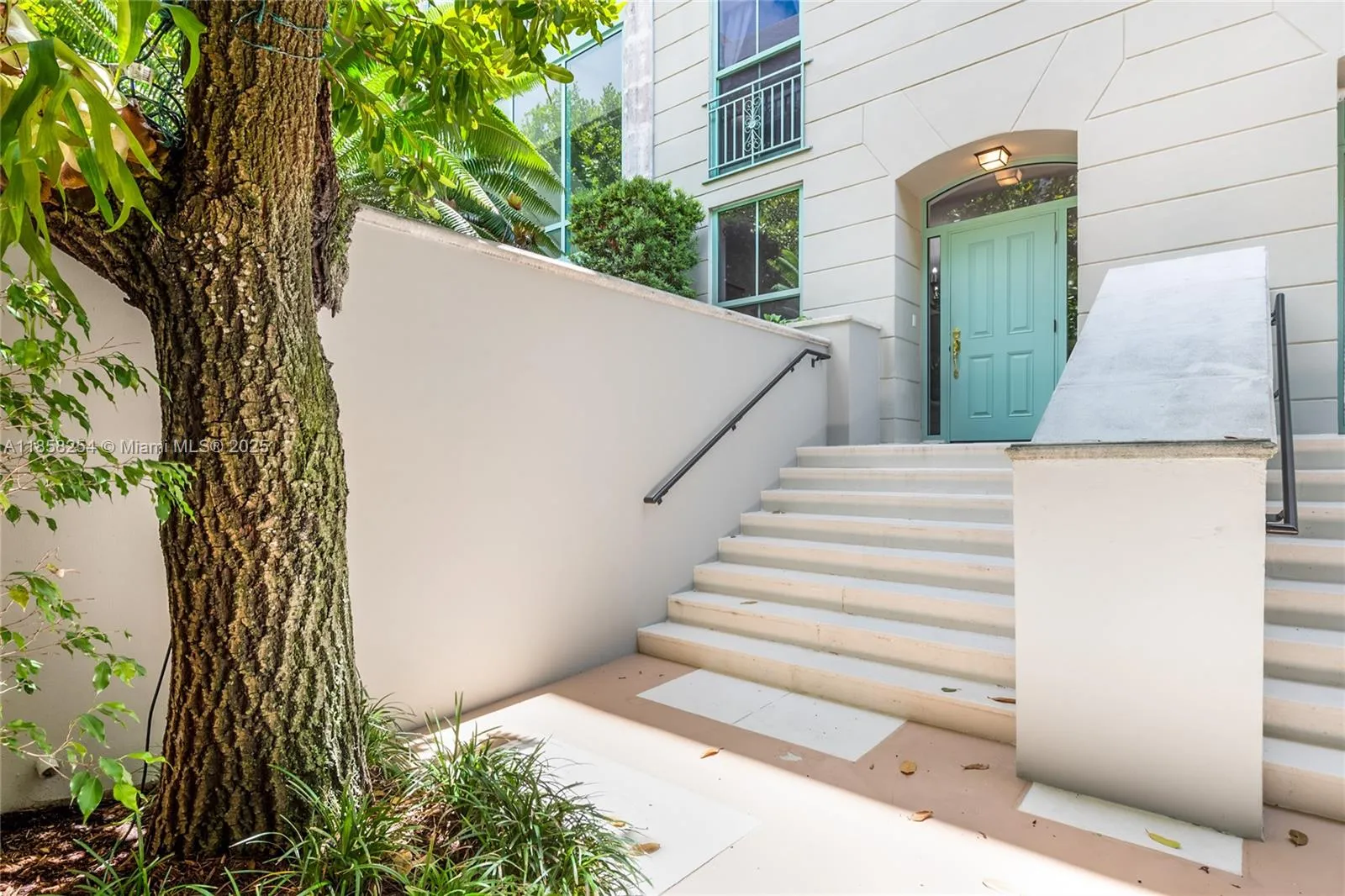 612 Valencia Ave # 104, Coral Gables FL 33134