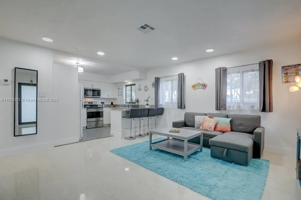 2 bedroom 2 bath for rent at 1700 SW 20th St # A, Fort Lauderdale FL 33315