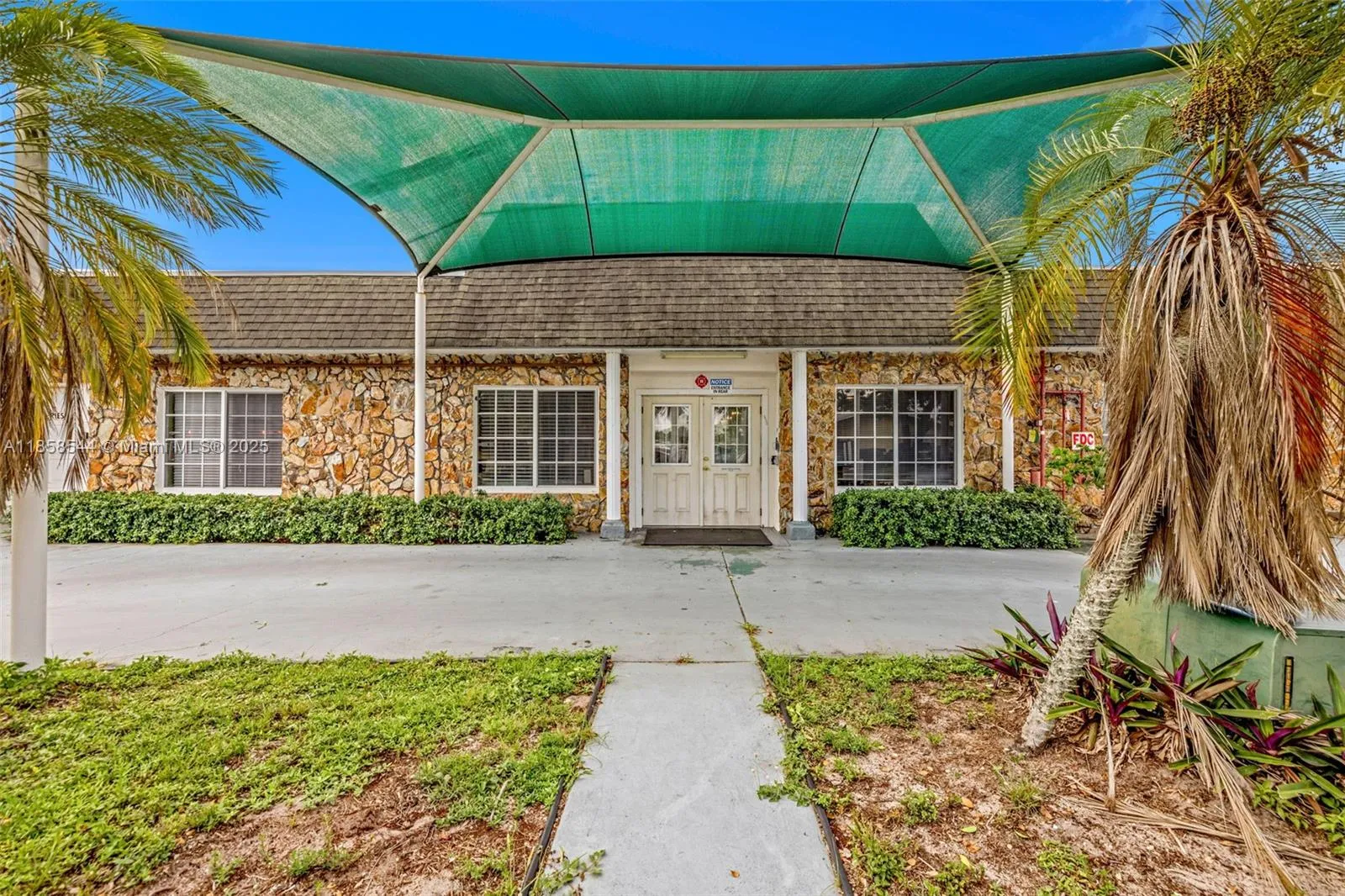 6810 SW 7th St, Margate FL 33068
