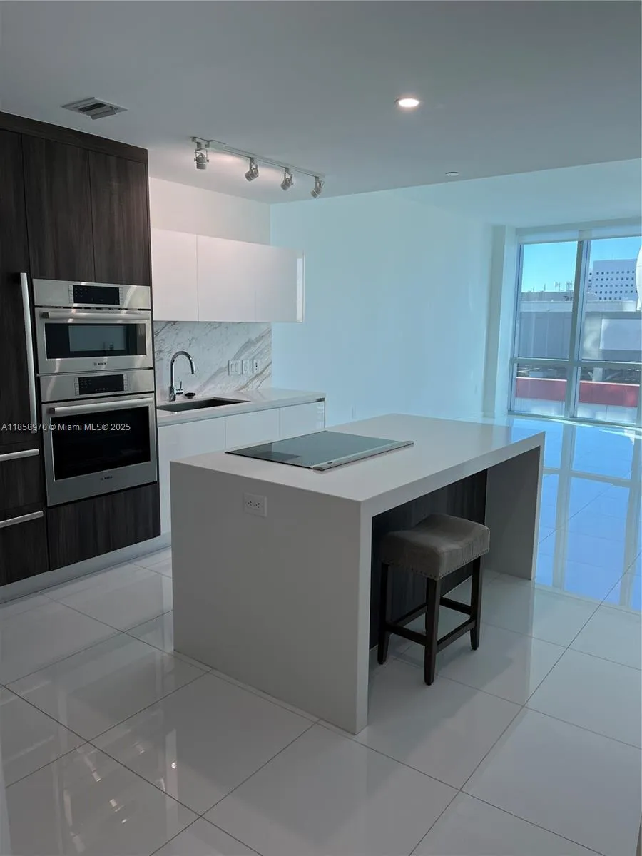 851 NE 1st Ave # 906, Miami FL 33132