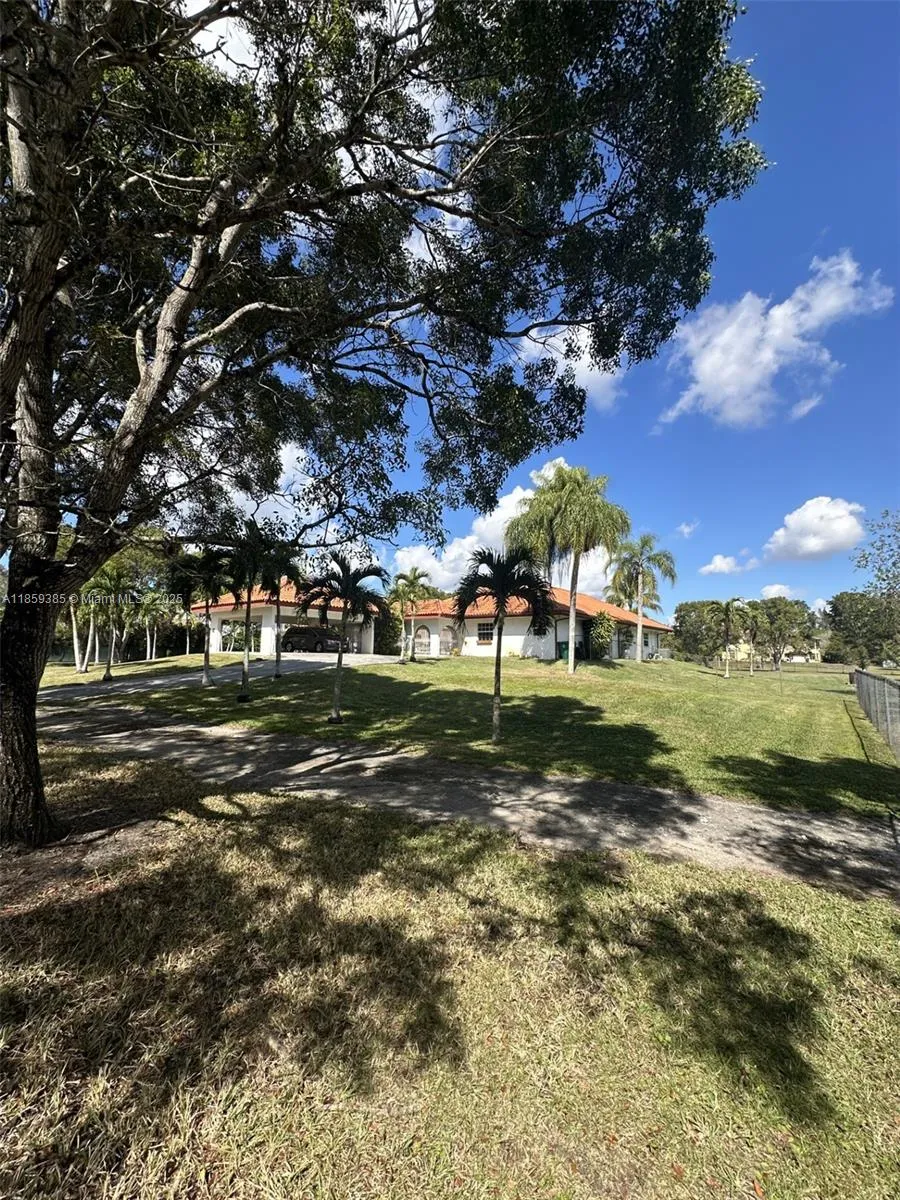 18901 SW 53rd St, Southwest Ranches FL 33332