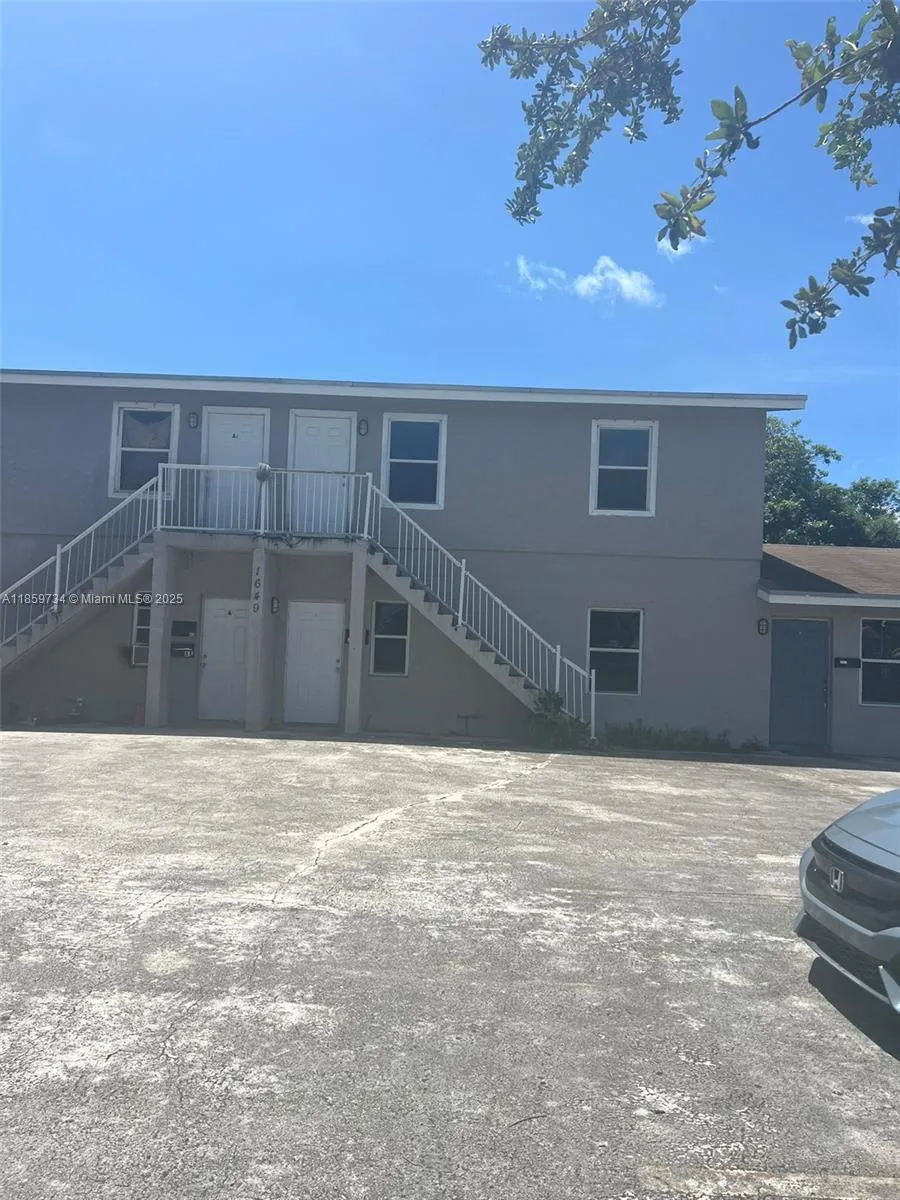 4 bedroom 3 bath for sale at 1649 W 28th St # B, Riviera Beach FL 33404
