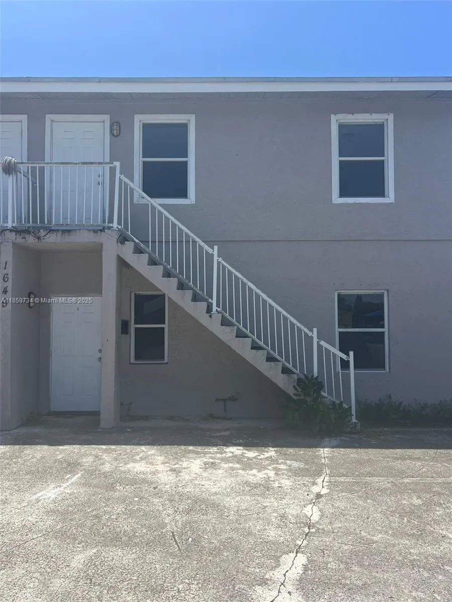 1649 W 28th St # B, Riviera Beach FL 33404