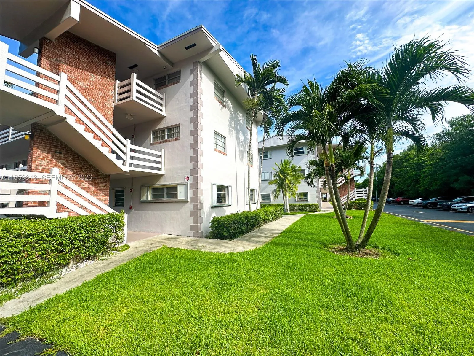 1 bedroom 1 bath for sale at 700 Layne Blvd # 210, Hallandale Beach FL 33009
