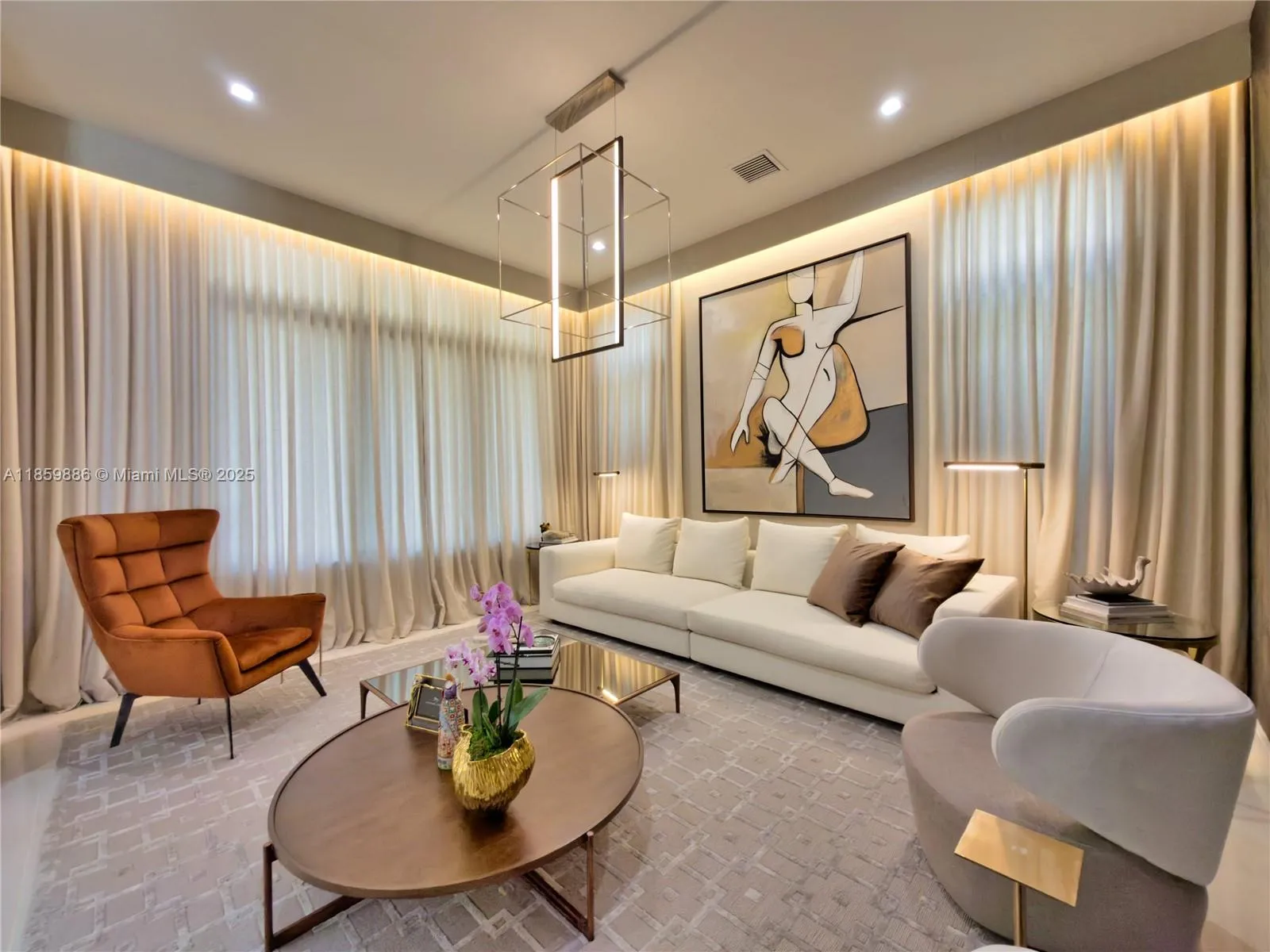 4 bedroom 4 bath for sale at 8162 NW 48th Ter, Doral FL 33166