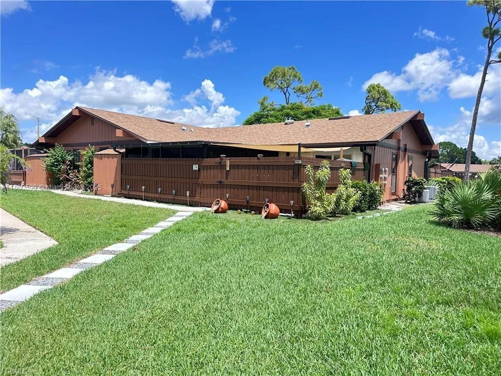 2 bedroom 2 bath for sale at 5597 Foxlake, Other City - In The State Of Florida FL 33917