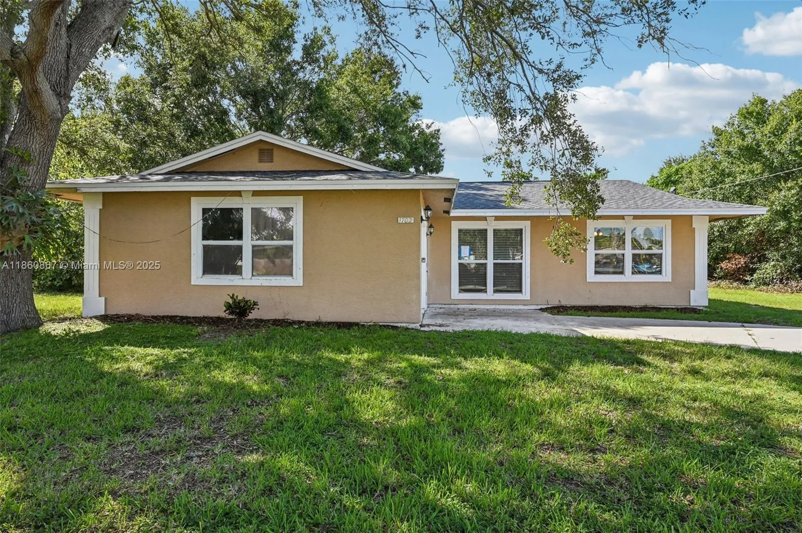 3 bedroom 2 bath for sale at 1702 SW Boeing St, Port St. Lucie FL 34953