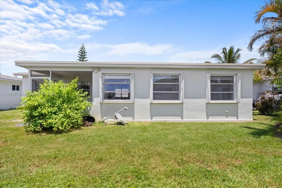 6930 NW 11th Ct, Margate FL 33063