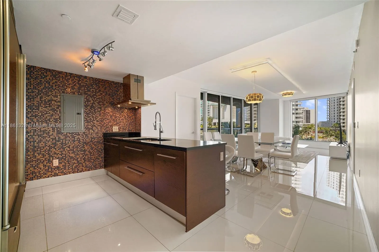 2 bedroom 2 bath for sale at 495 Brickell Ave # 402, Miami FL 33131