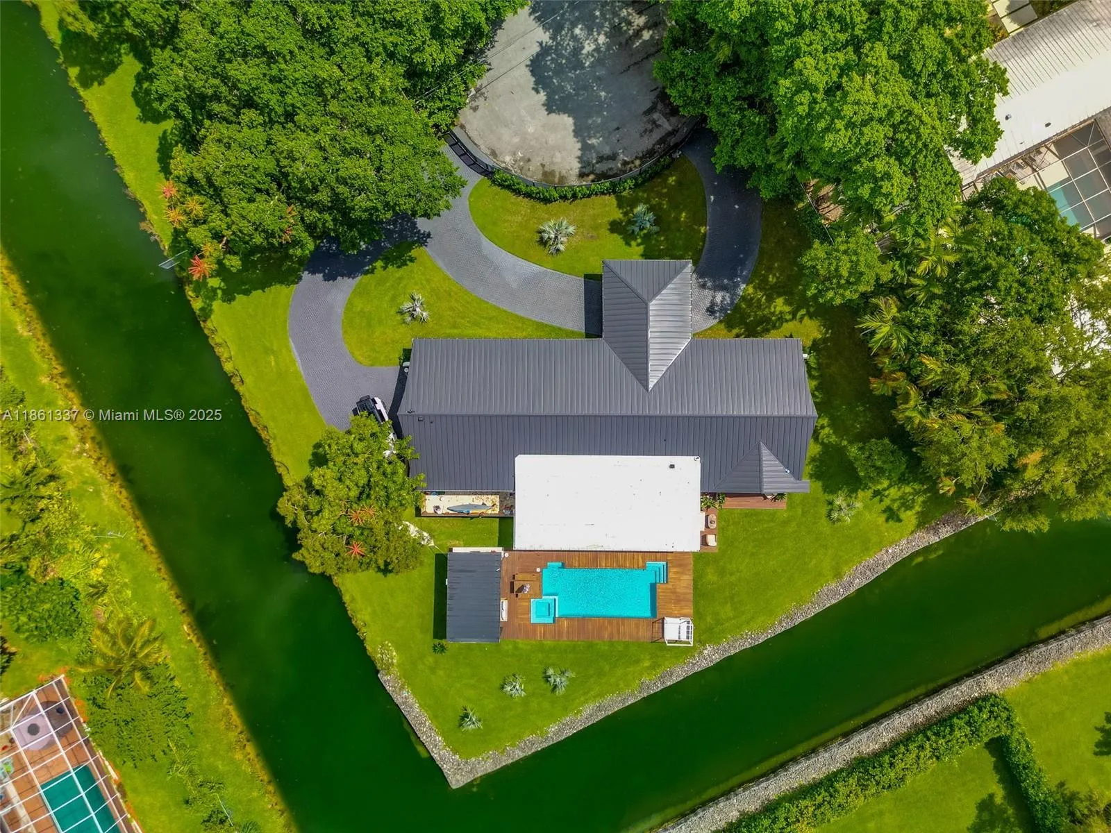 5 bedroom 4 bath for sale at 7000 SW 125th St, Pinecrest FL 33156