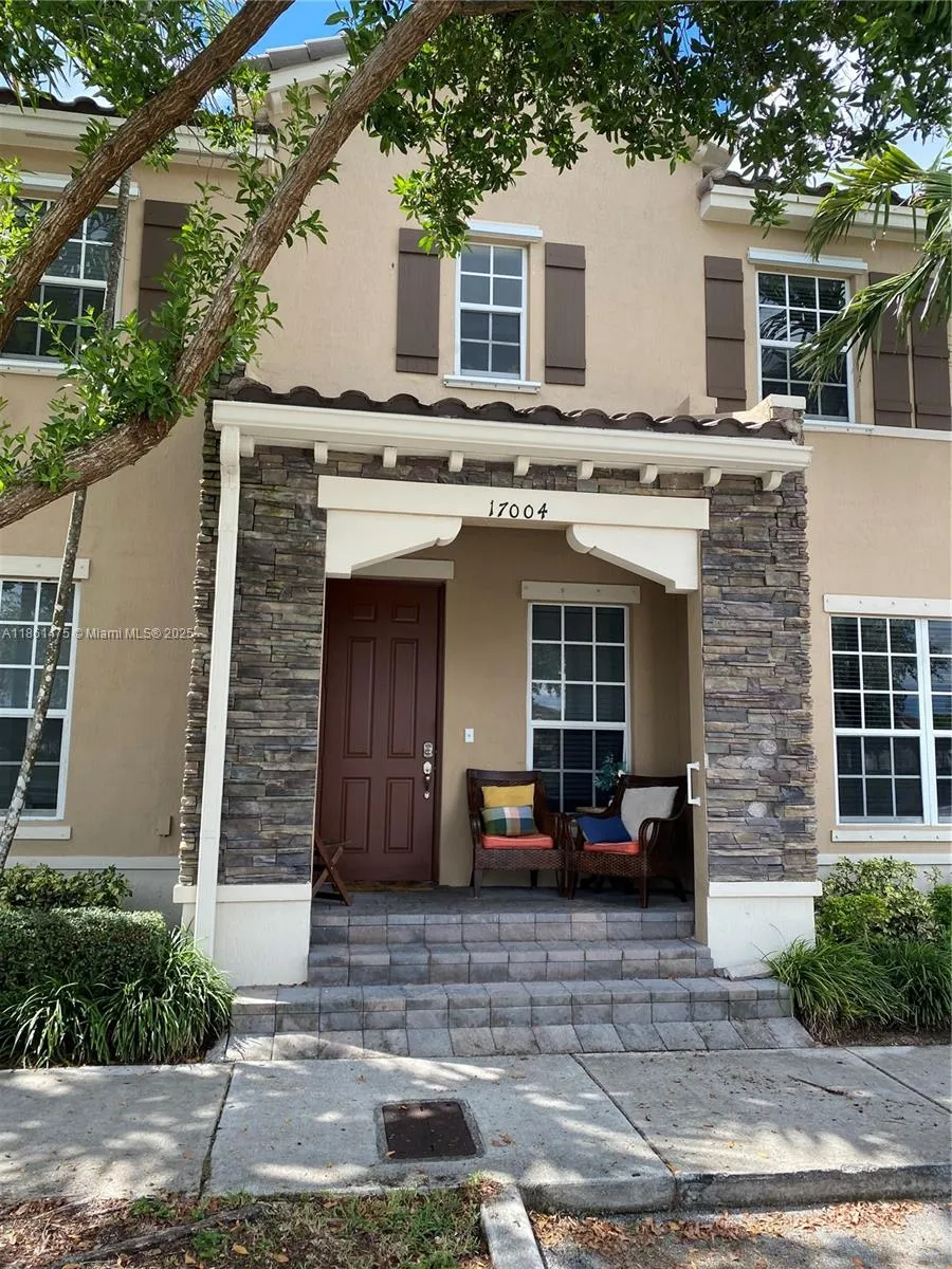 4 bedroom 3 bath for sale at 17004 SW 95th Ter, Miami FL 33196