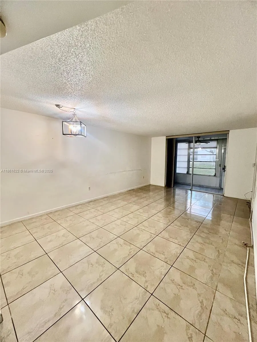 8460 Sunrise Lakes Blvd # 112, Sunrise FL 33322