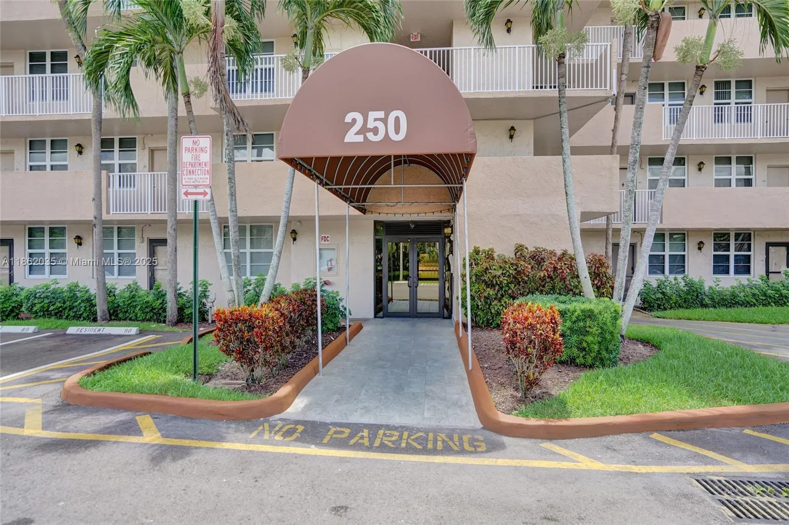 2 bedroom 2 bath for sale at 250 Jacaranda Dr # 206, Plantation FL 33324