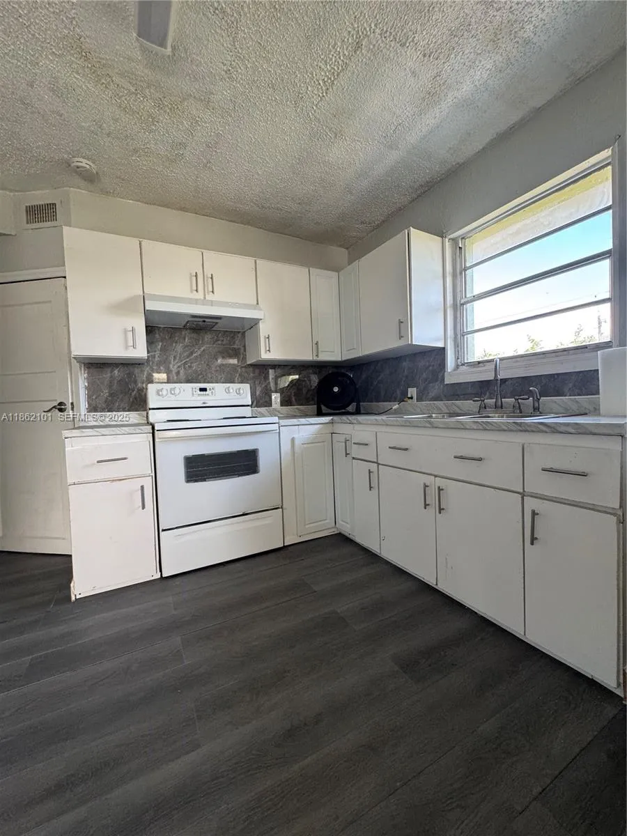 4 bedroom 1 bath for rent at 7802 NW 8th Ave # 1, Miami FL 33150