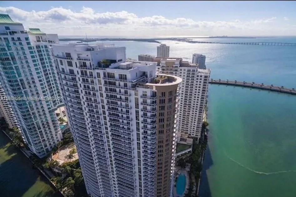 1 bedroom 1 bath for sale at 901 Brickell Key Blvd # 2701, Miami FL 33131