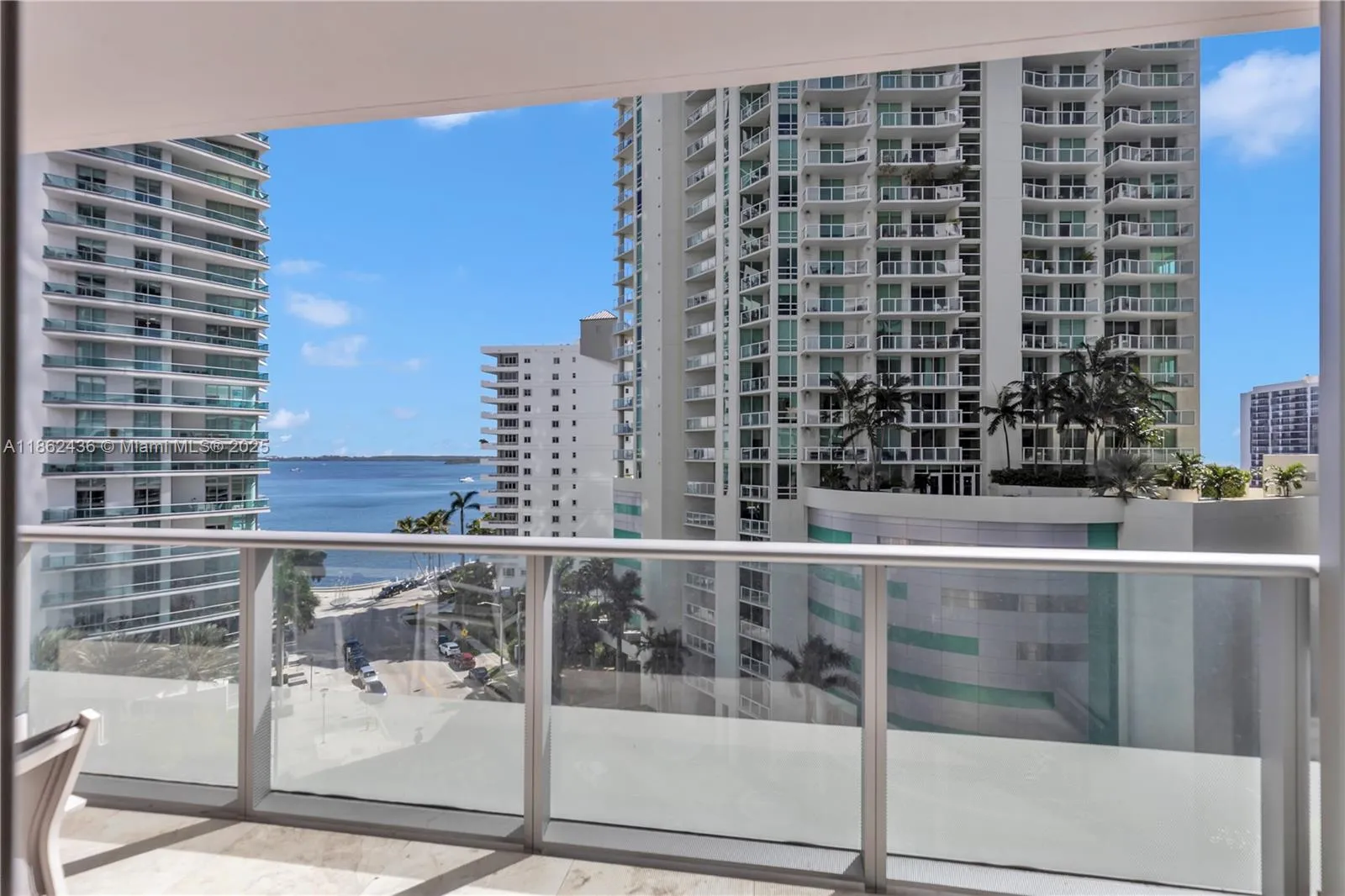 1 bedroom 1 bath for sale at 1300 Brickell Bay Dr # 903, Miami FL 33131