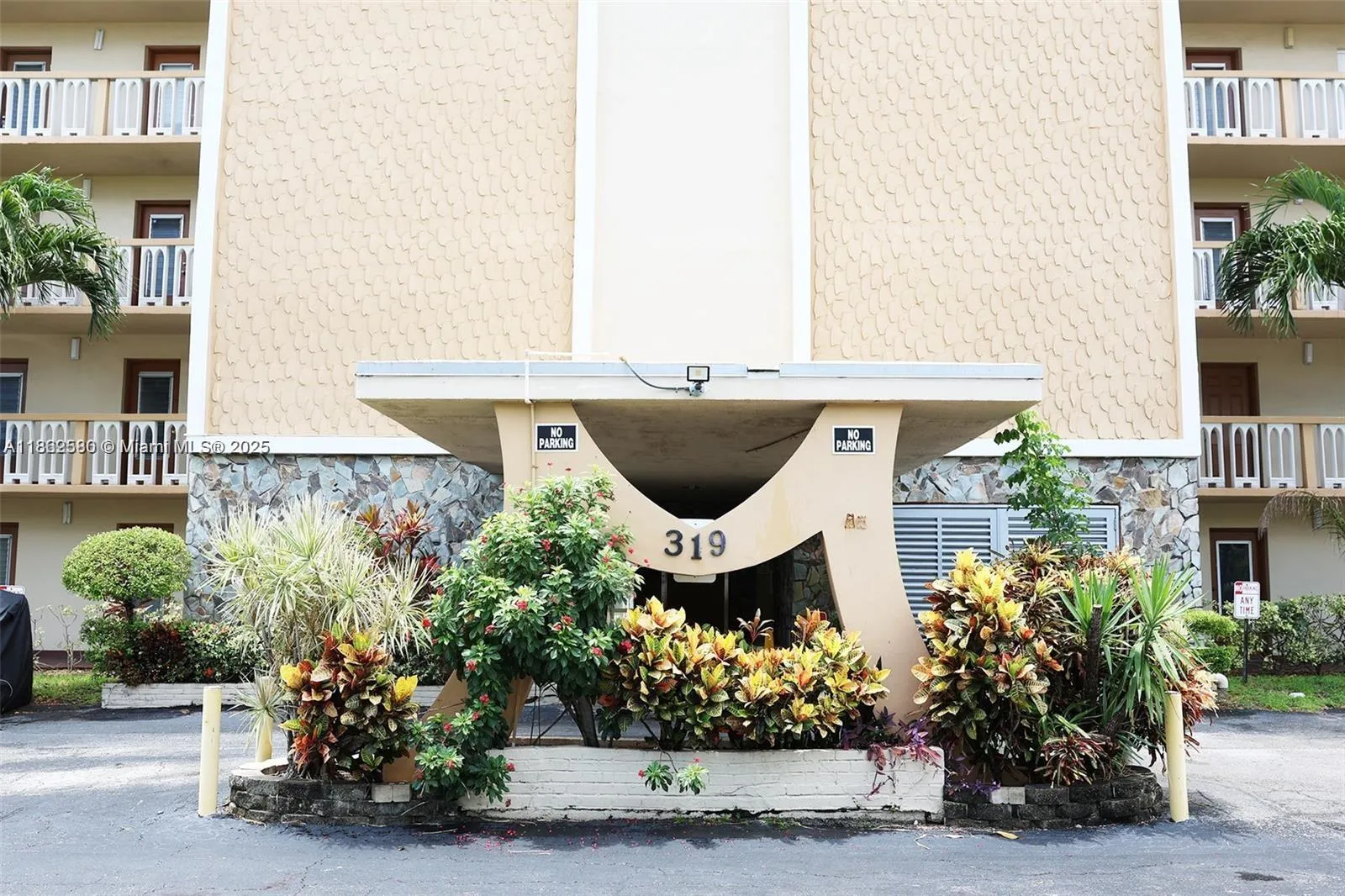 319 NE 14th Ave # 505, Hallandale Beach FL 33009
