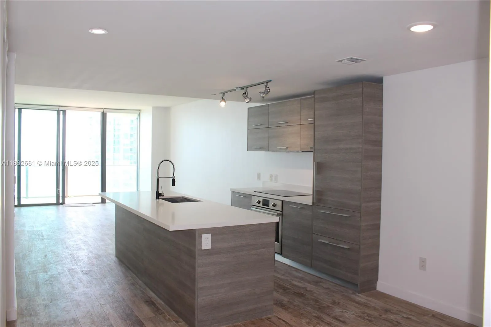 2 bedroom 3 bath for sale at 650 NE 32nd St # 3703, Miami FL 33137