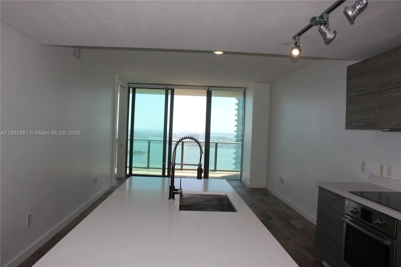 650 NE 32nd St # 3703, Miami FL 33137