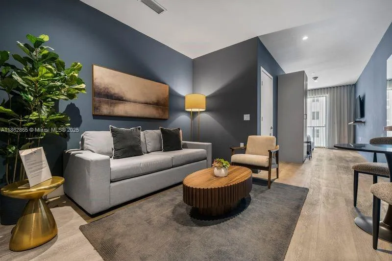 239 SW 9 Street # 602, Miami FL 33130