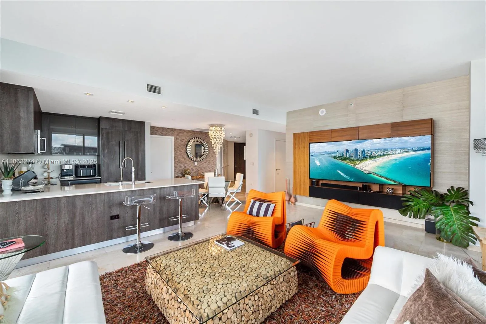 88 SW 7th St # 1812, Miami FL 33130