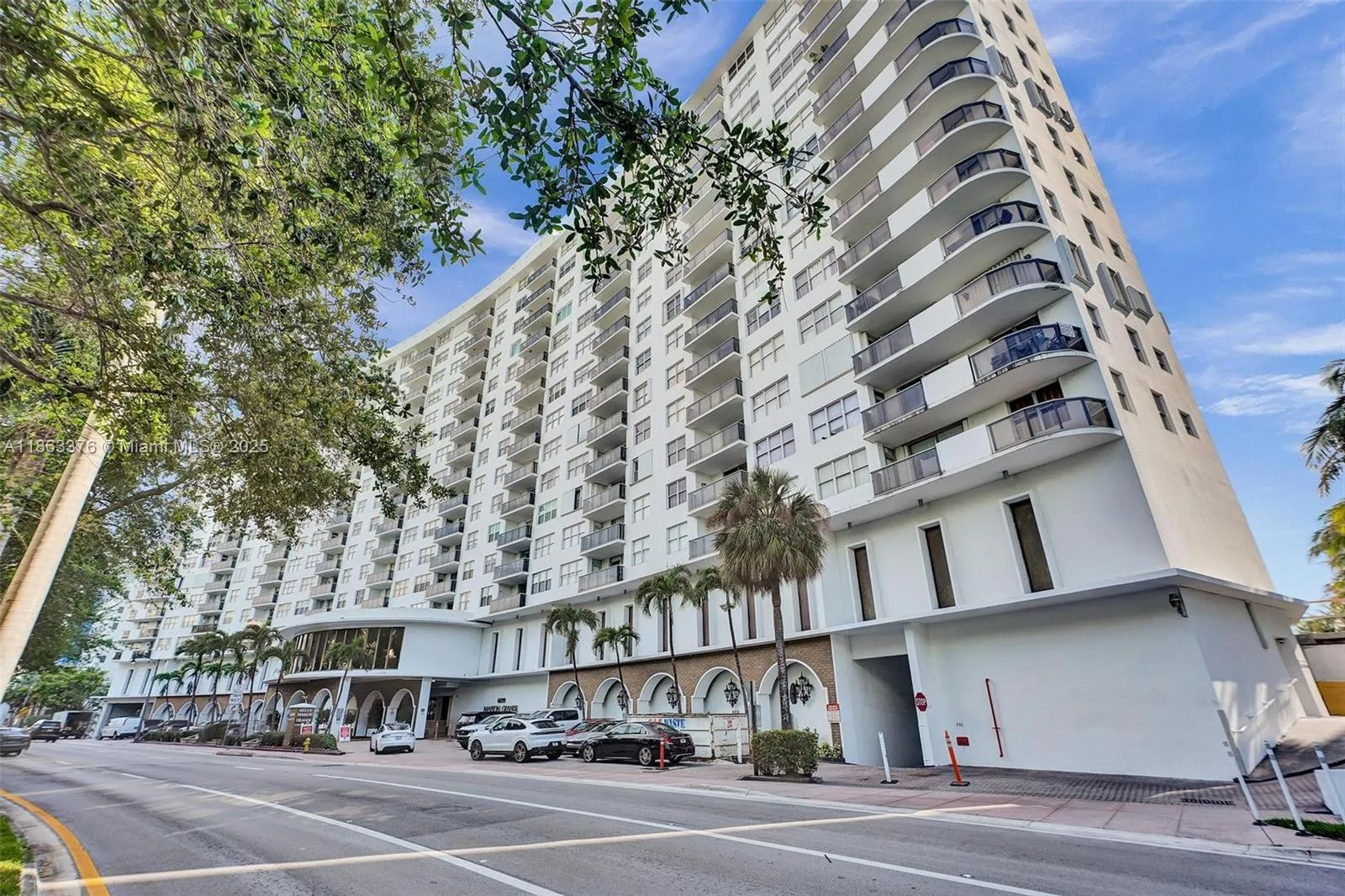 3 bedroom 2 bath for sale at 6039 Collins Ave # 1736, Miami Beach FL 33140