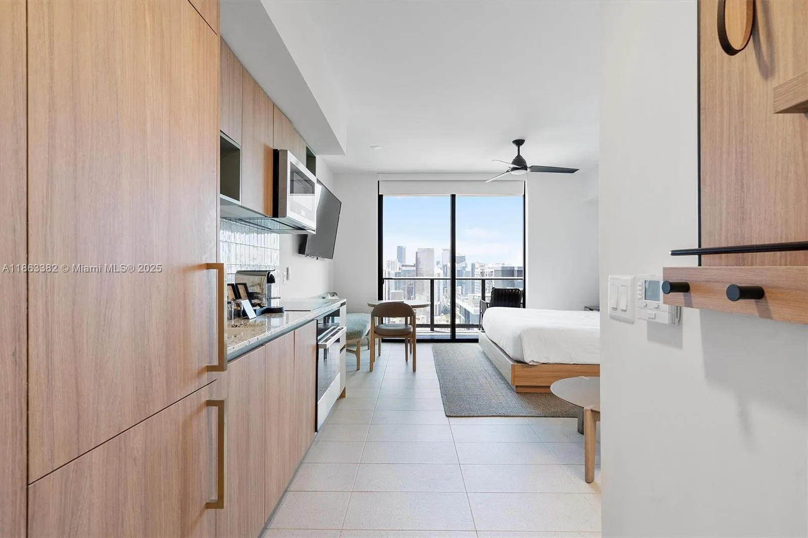 1 bath for sale at 159 NE 6th St # 3806, Miami FL 33132