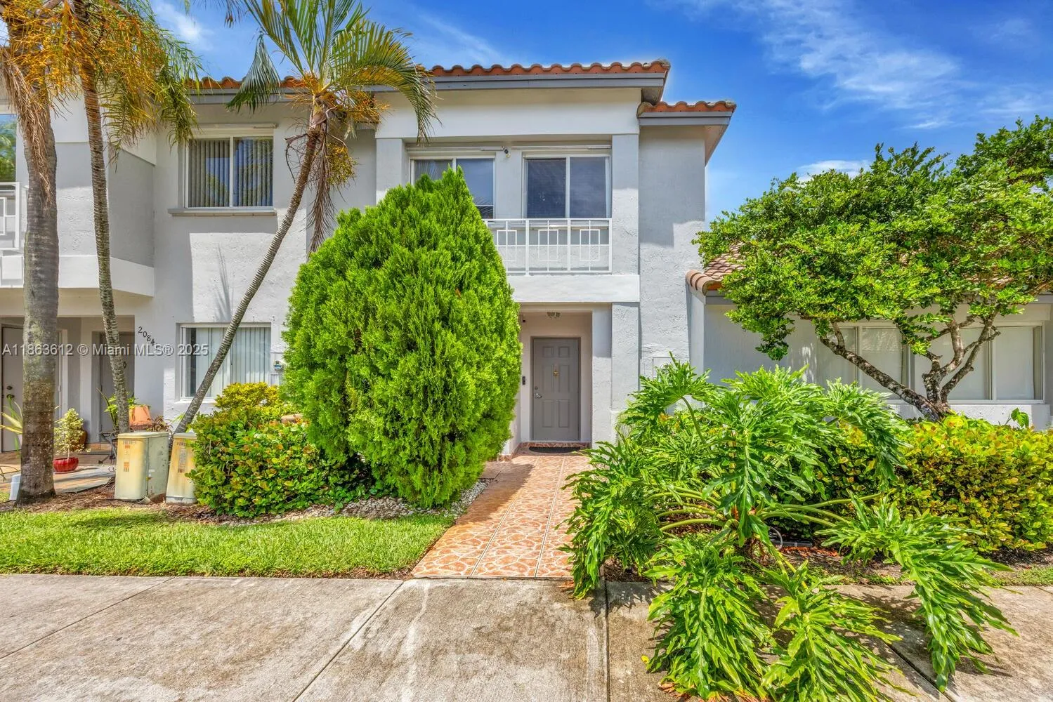 3 bedroom 2 bath for sale at 20839 NW 4th St, Pembroke Pines FL 33029