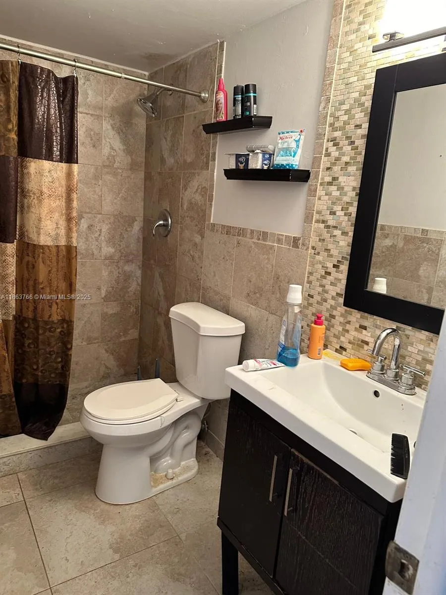 11208 SW 67th Ter, Miami FL 33173