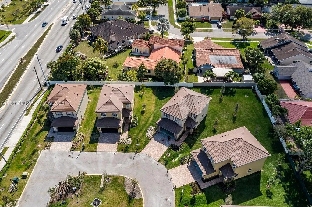 5400 NW 57th Ct, Tamarac FL 33319
