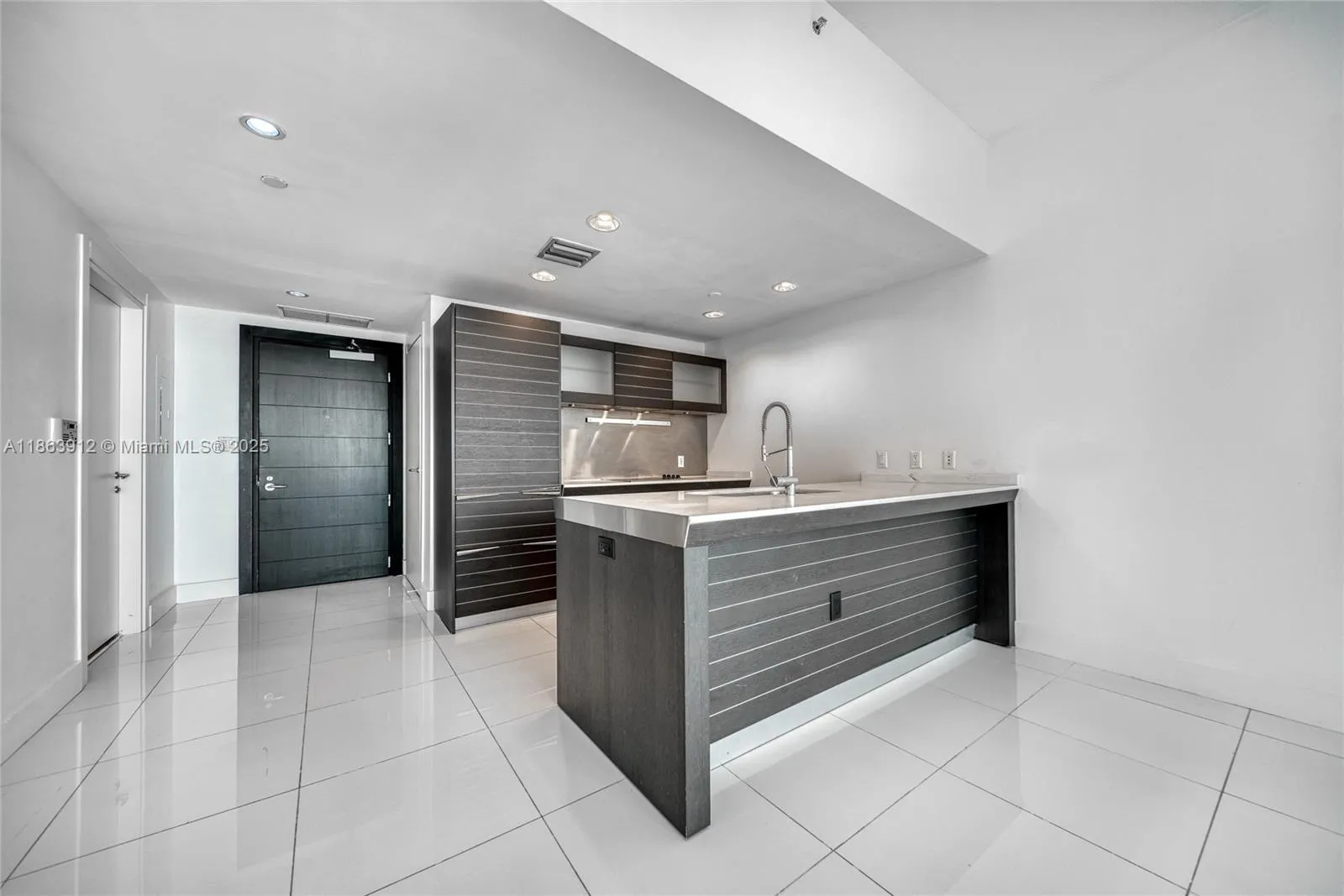 200 Biscayne Boulevard Way # 4411, Miami FL 33131