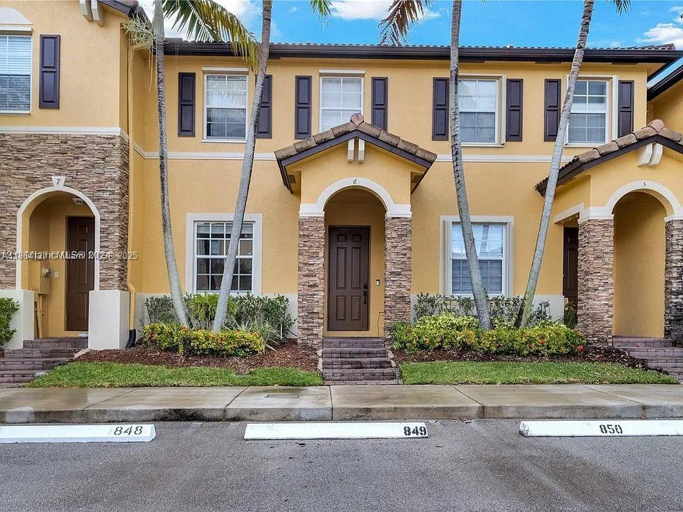 3 bedroom 2 bath for sale at 9133 SW 227 STREET # 4, Cutler Bay FL 33190