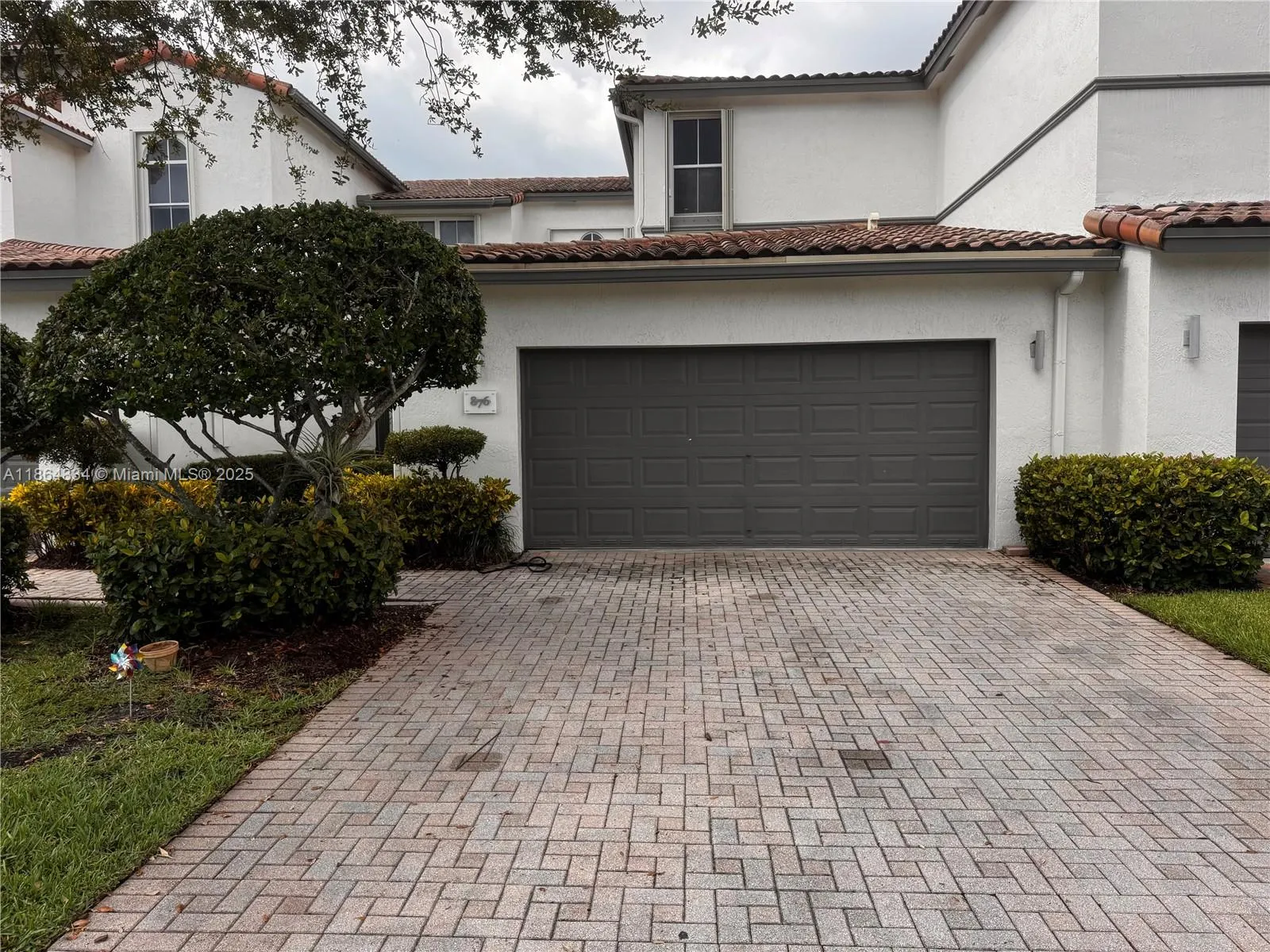 3 bedroom 3 bath for sale at 876 W Spinnaker Dr W, Hollywood FL 33019