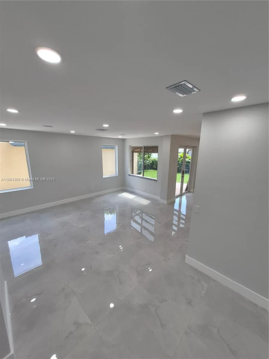 2176 NW 184th Way, Pembroke Pines FL 33029
