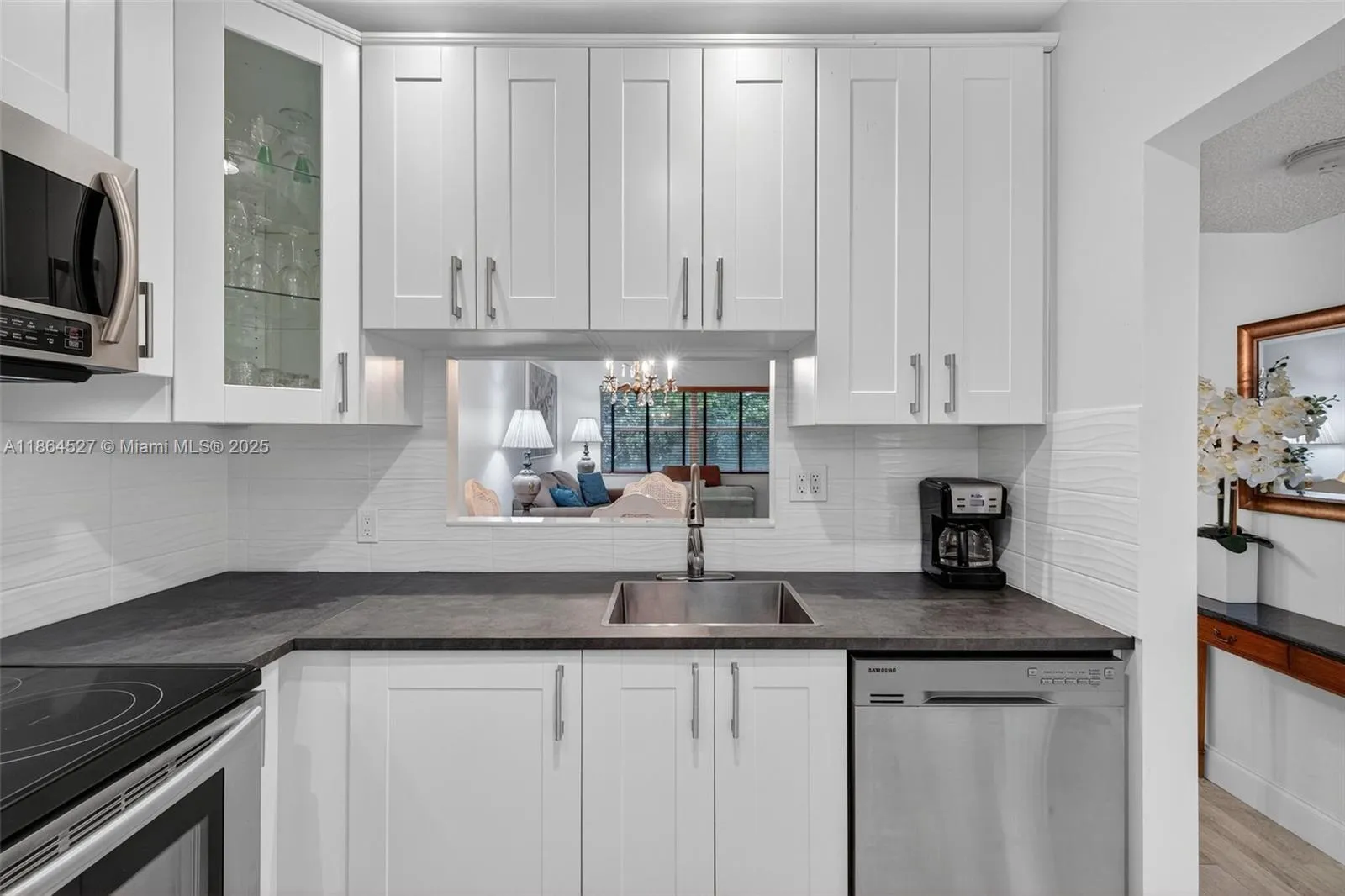 5001 NW 34th St # 304, Lauderdale Lakes FL 33319