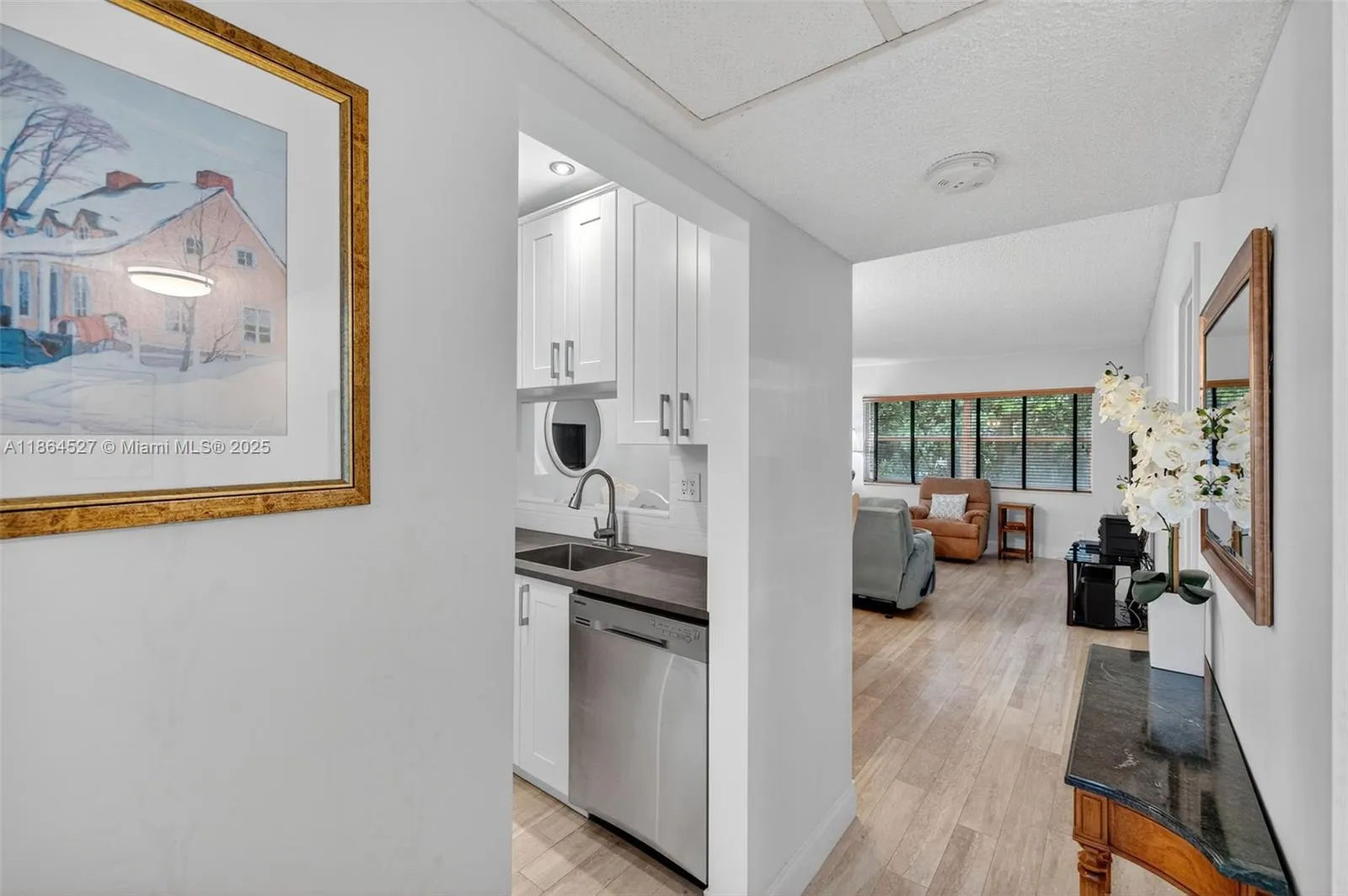 5001 NW 34th St # 304, Lauderdale Lakes FL 33319