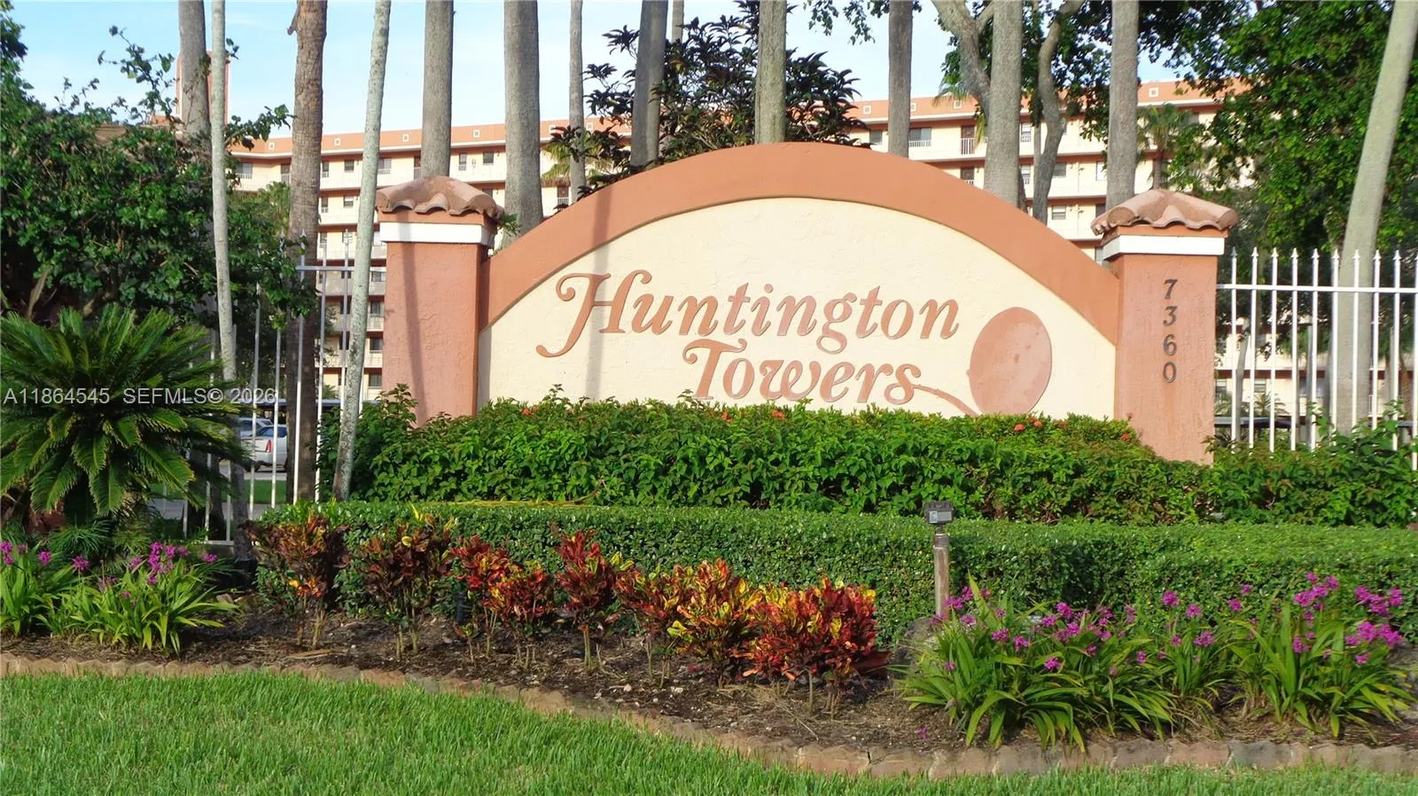 3 bedroom 2 bath for sale at 7360 S Oriole Blvd # 806, Delray Beach FL 33446