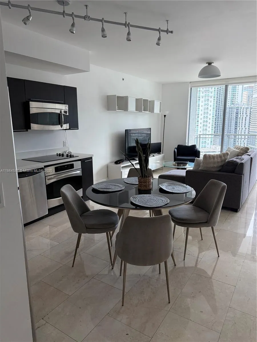 90 SW 3rd St # 2103, Miami FL 33130