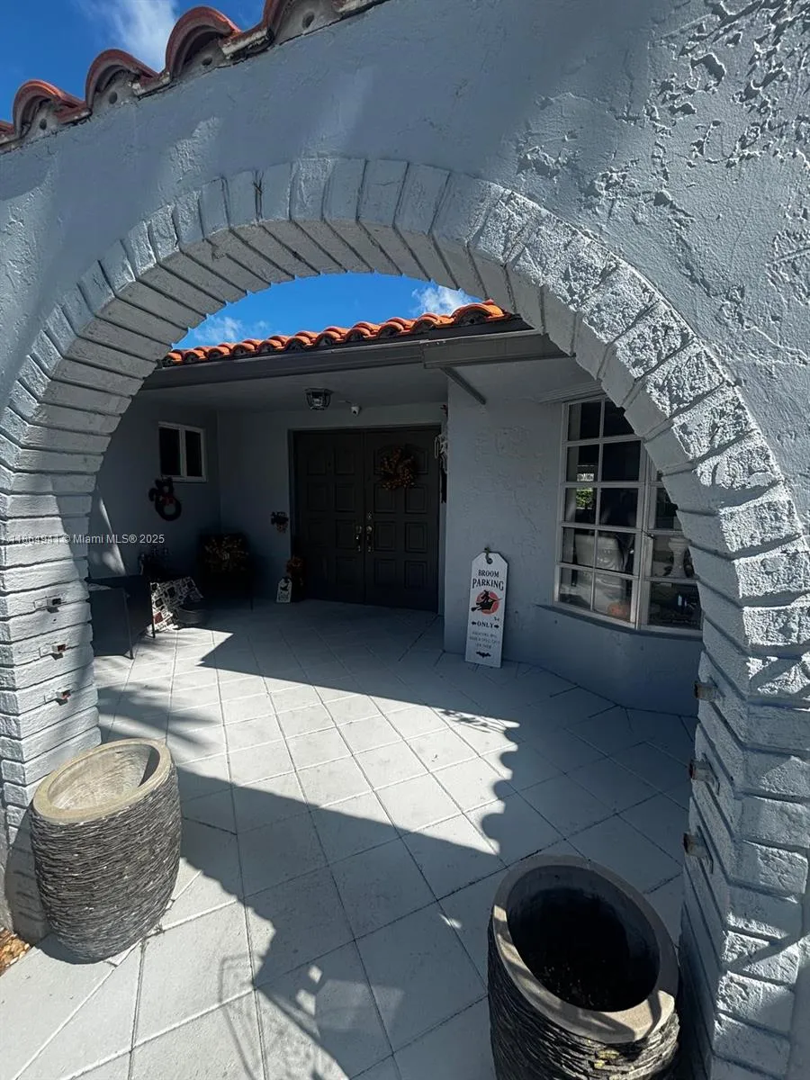 4220 NE 27th Ave, Lighthouse Point FL 33064