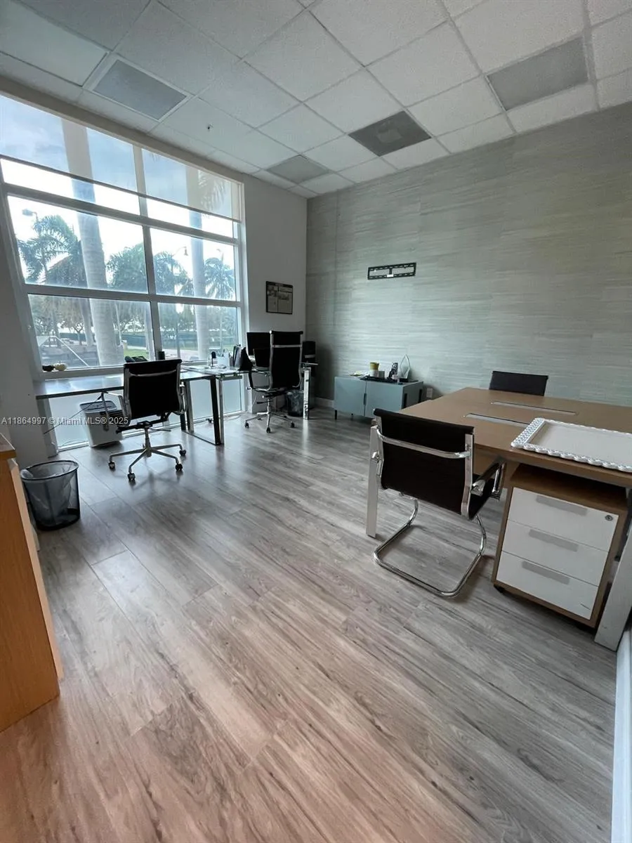 1900 N Bayshore Dr # 1A, Miami FL 33132