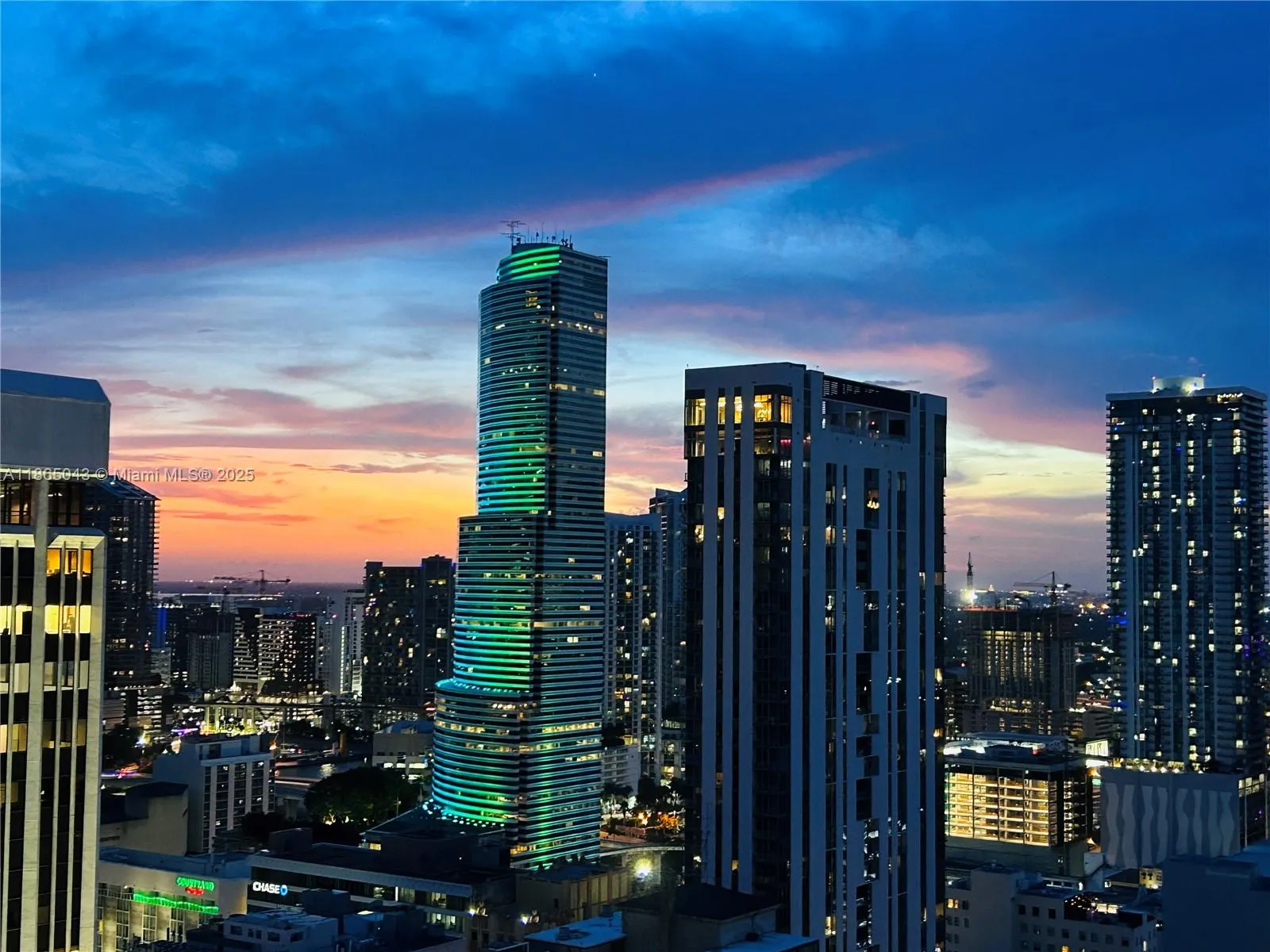 1 bedroom 1 bath for sale at 50 Biscayne Blvd # 3405, Miami FL 33132