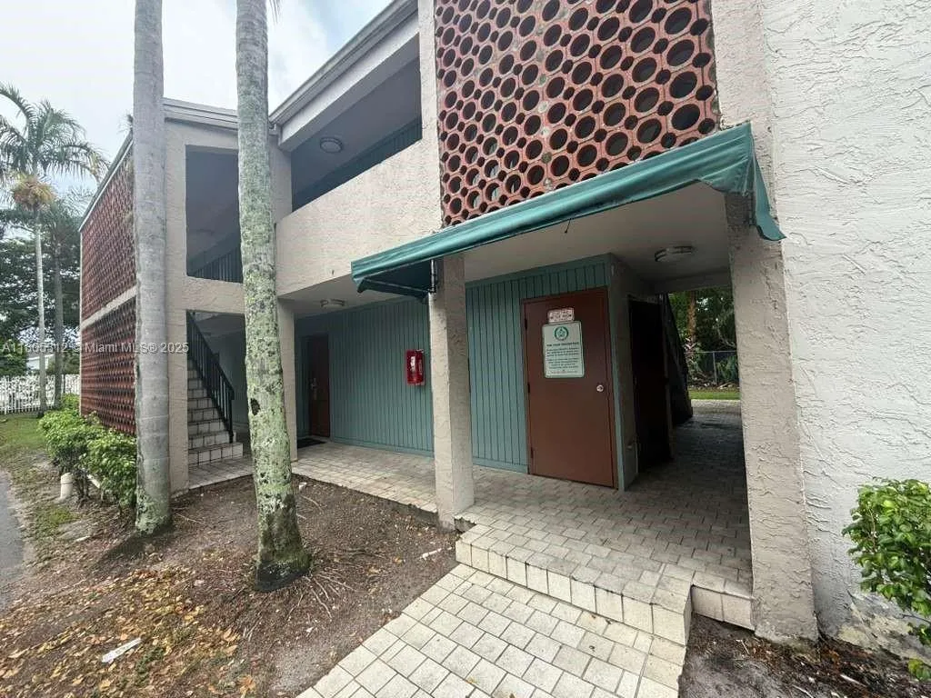2 bedroom 2 bath for sale at 4220 Inverrary Blvd # 99B, Lauderhill FL 33319