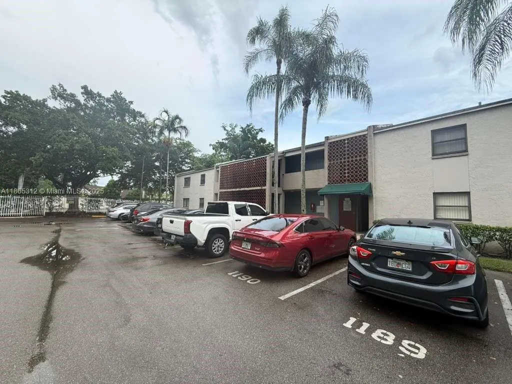 4220 Inverrary Blvd # 99B, Lauderhill FL 33319