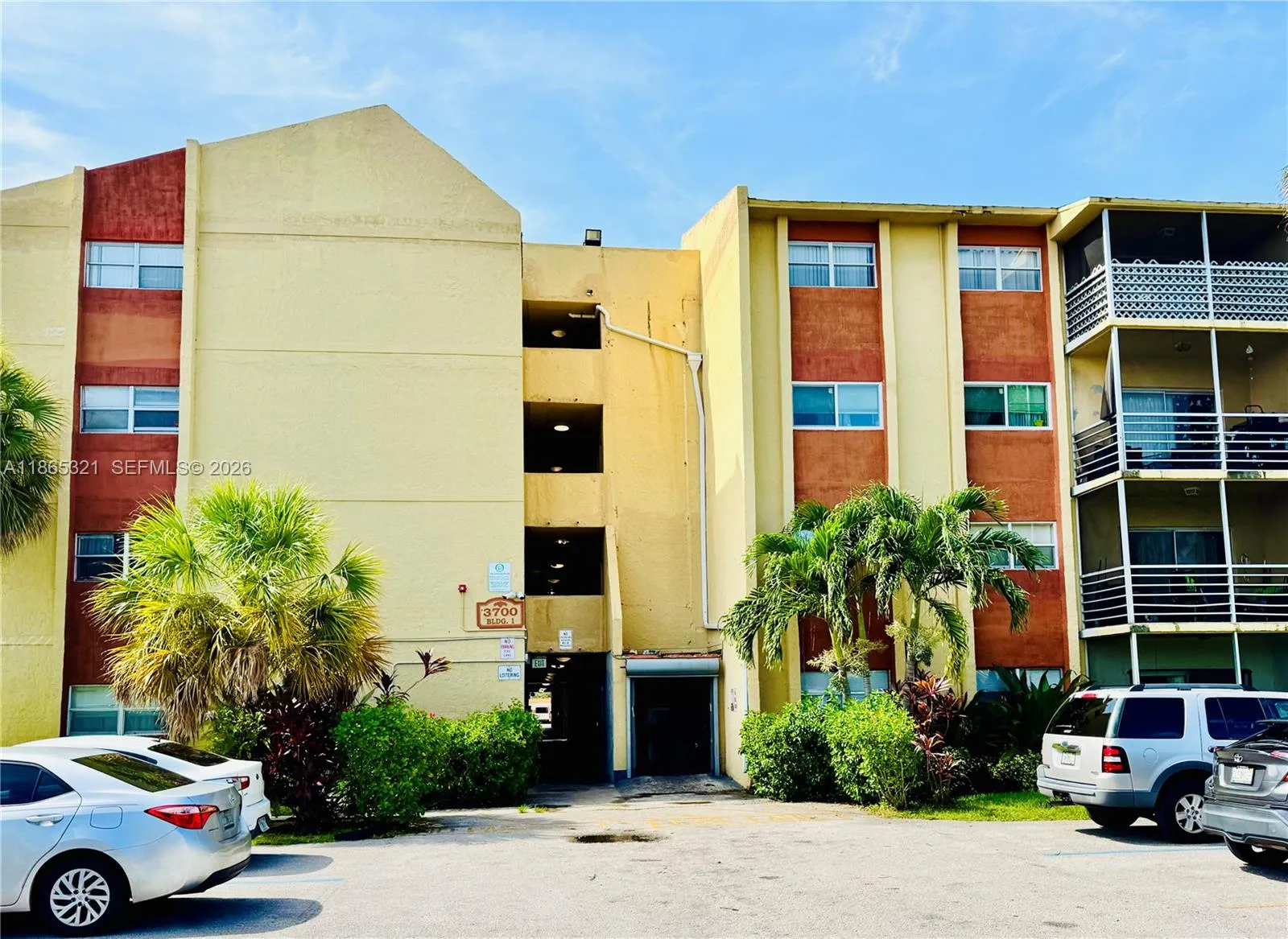 3700 NW 21st St # 109, Lauderdale Lakes FL 33311