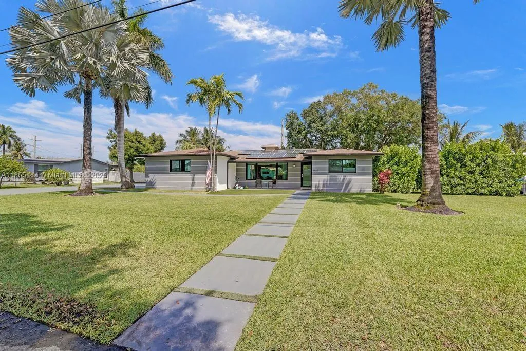 4660 SW 37th Ave, Dania Beach FL 33312