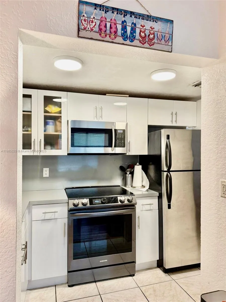 1 bedroom 1 bath for sale at 7326 Collins Ave # 105, Miami Beach FL 33141