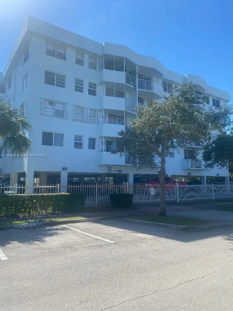 1 bedroom 1 bath for sale at 1990 Marseille Dr # 201, Miami Beach FL 33141