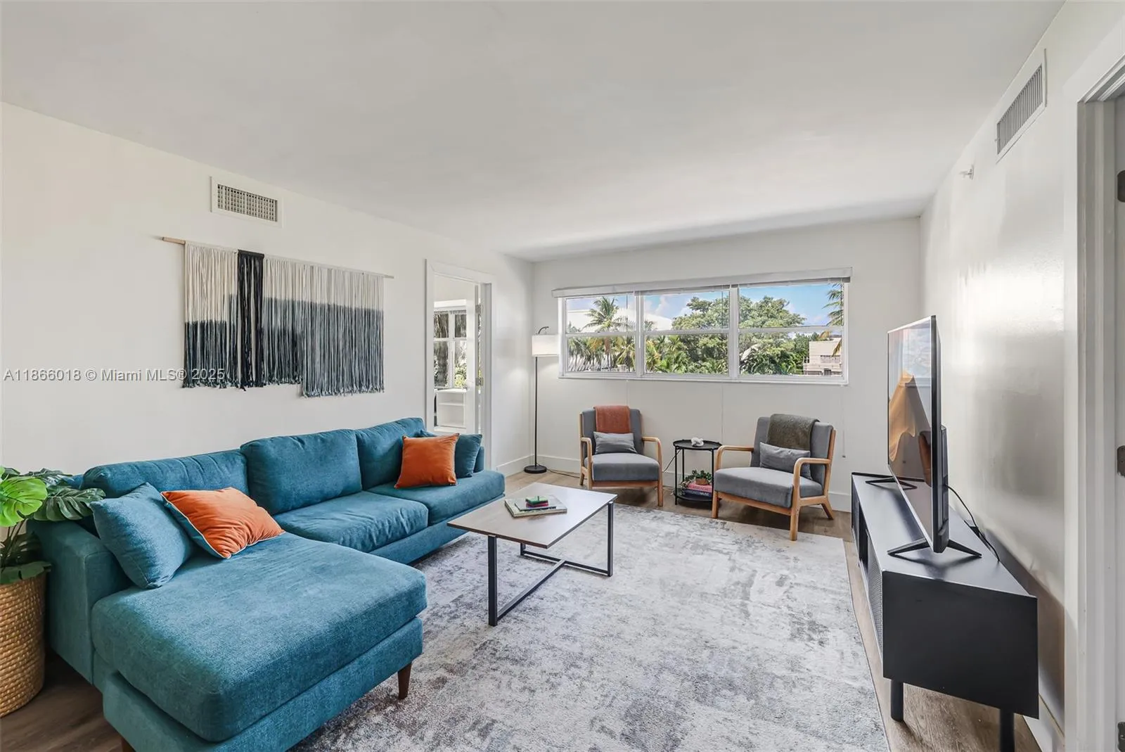 2 bedroom 2 bath for sale at 1881 Washington Ave # 4B, Miami Beach FL 33139